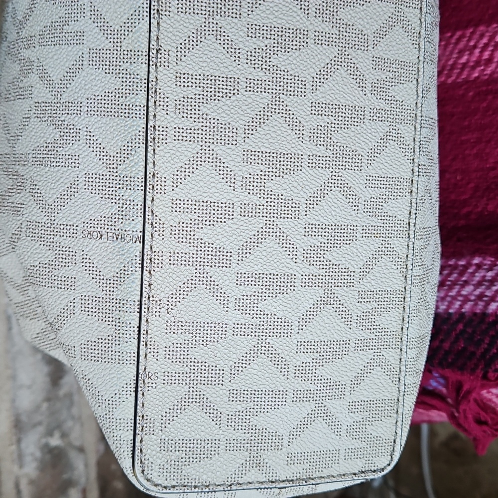 Michael Kors Signature Tote And Matching Wallet - Picture 5 of 15